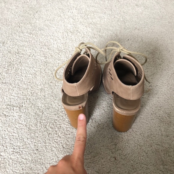 Lace up block heels - Picture 3 of 4